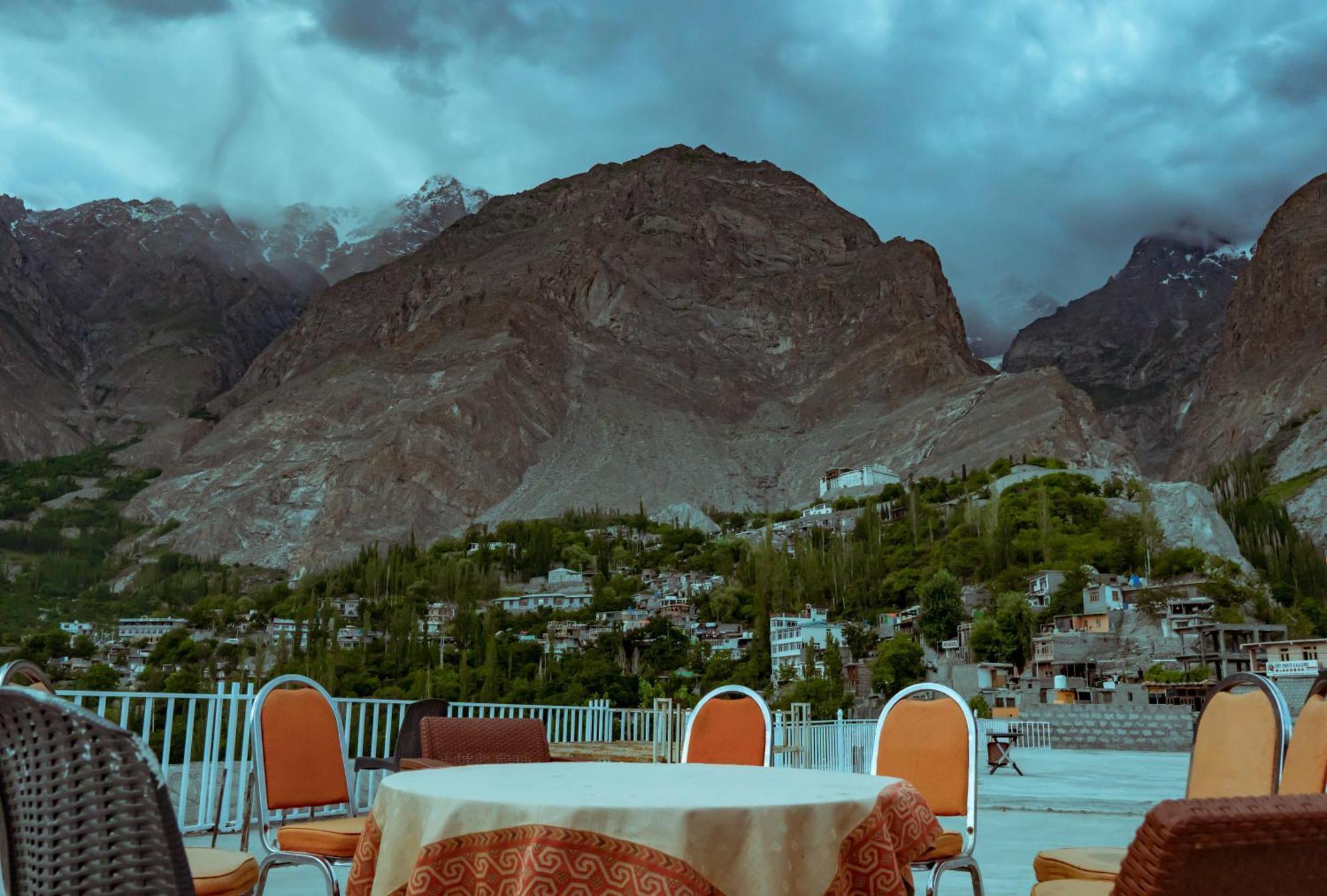 Hilltop Hotel, Hunza Karimabad  エクステリア 写真