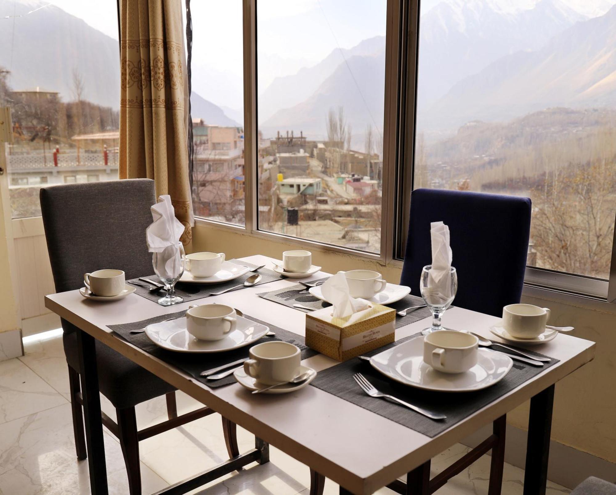 Hilltop Hotel, Hunza Karimabad  エクステリア 写真